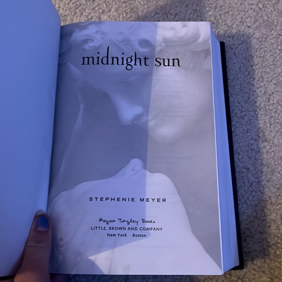 Has a little bit of highlighting - Picture 3 of 7